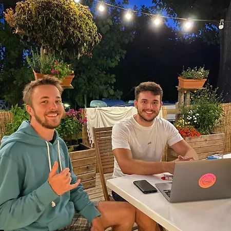 مكان تخييم Aparra Surfcamp *