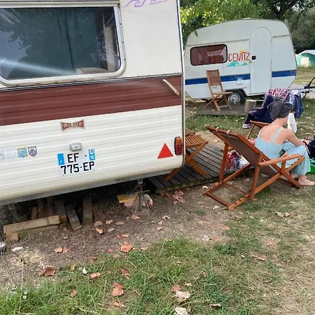 مكان تخييم Aparra Surfcamp *